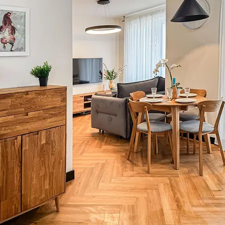 Vacationclub - Nadbrzezna 9 Apartment *